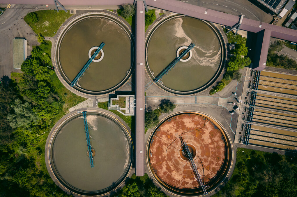 Le traitement biologique des eaux usées industrielles : défis et opportunités pour les entreprises